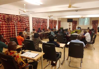 Vice-Chancellor and Officers Having An Interesting Discussion